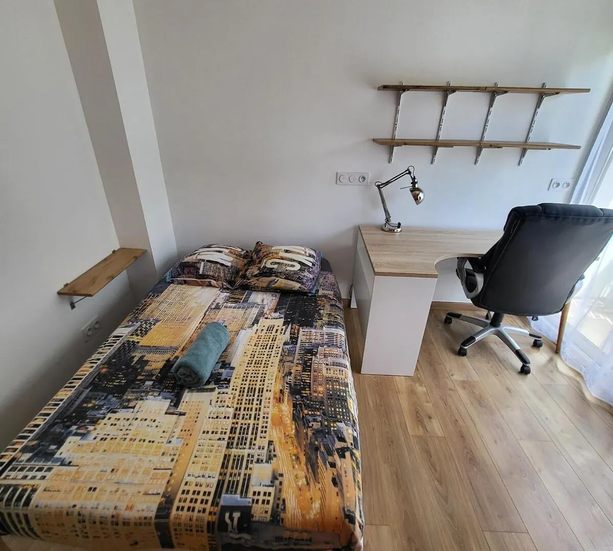 Appartement T5 Lumineux Metro A 1Min à Rennes 0*,  France